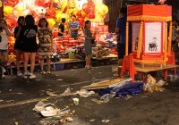 Giải pháp nào “cứu” du lịch Việt khỏi “biển rác” sau mùa lễ hội?