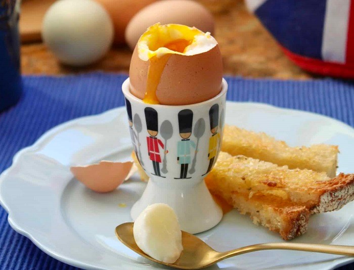 Luộc trứng gà mấy phút? Quy trình luộc trứng gà đúng chuẩn không phải đầu bếp nào cũng biết