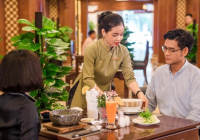 Vì sao nhiều người chọn làm phục vụ nhà hàng trong khách sạn?