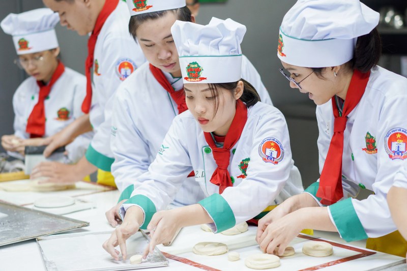 Những nghề có thu nhập trên 10 triệu trong ngành Nhà Hàng - Khách Sạn