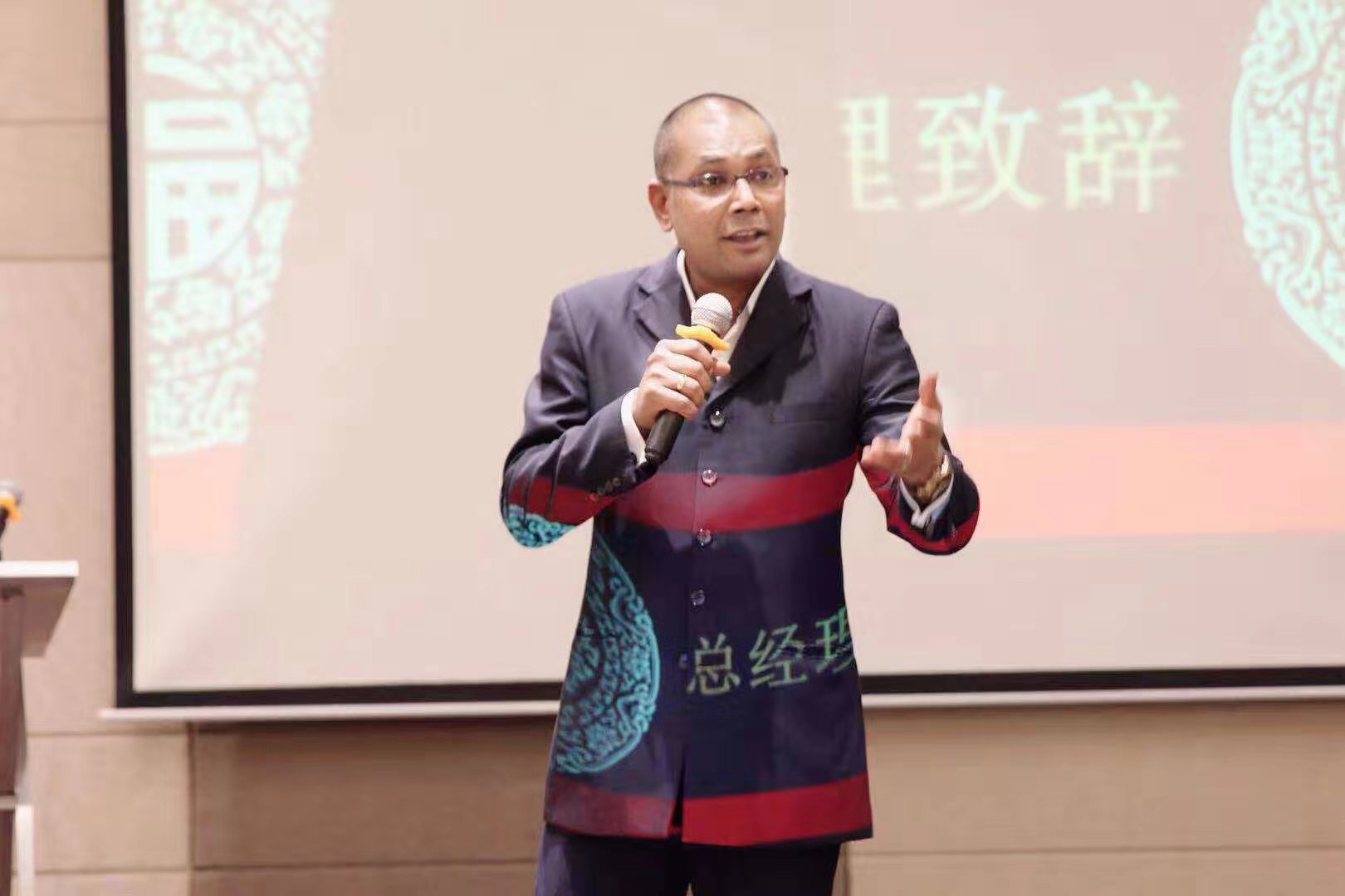 Jim Ravi Hồ sơ online James Ravi: Tổng giám đốc/ PTGĐ/ Giám đốc/ PGĐ, CEO ...